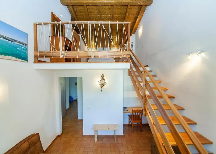 H - Montes De Praias Guesthouse