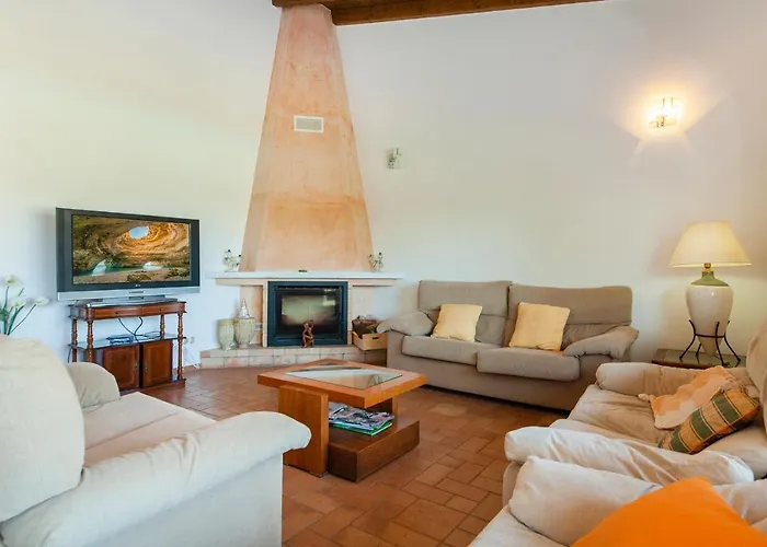 H - Montes De Praias Guesthouse